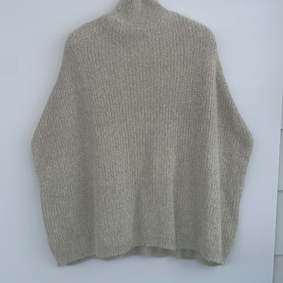 Akamai + Kin Cream Sweater Poncho Pointelle Cable Knit Design and Relaxed Fit OS - Picture 13 of 17